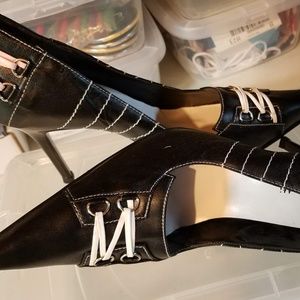 Size 9 black leather pumps